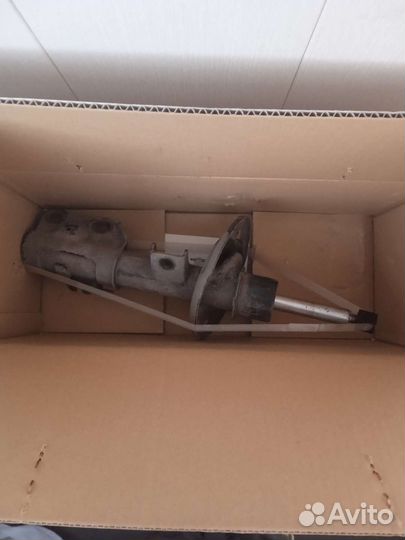 Амортизаторы(передние оригинал) на мазду 6 gj