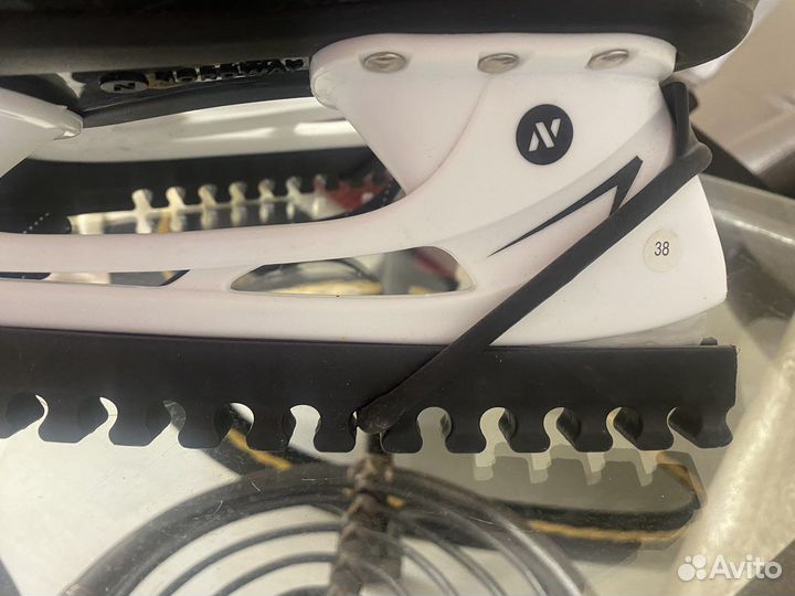 Коньки хоккейные