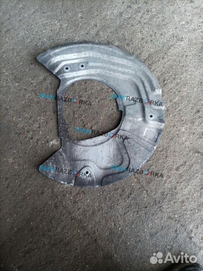 Тормозной щиток передний левый BMW X5 E70 рест