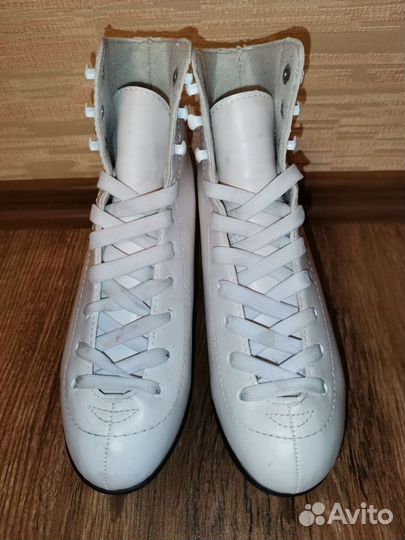 Коньки фигурные женские 38 размер