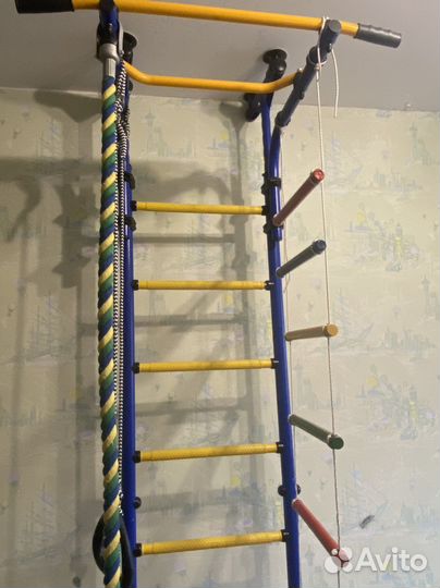 Шведская стенка с турником и брусьями