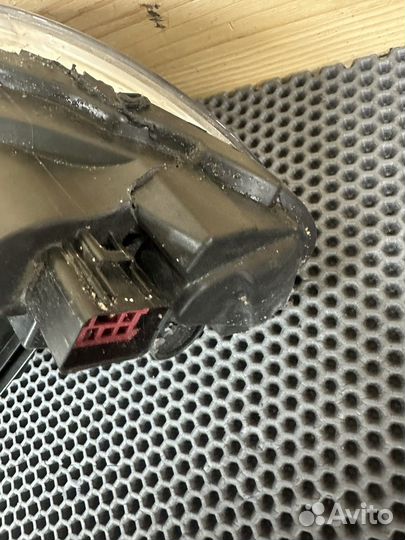 Volvo V40 Cross Country фара левая Full Led