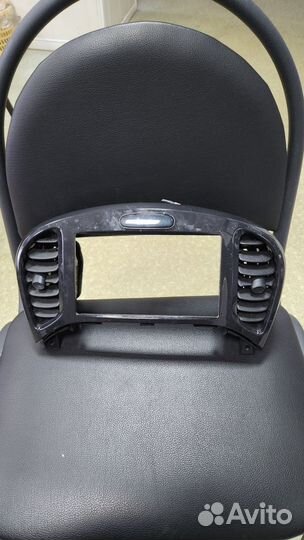 Рамка магнитолы Nissan Juke F15 (2011-2019) M1048