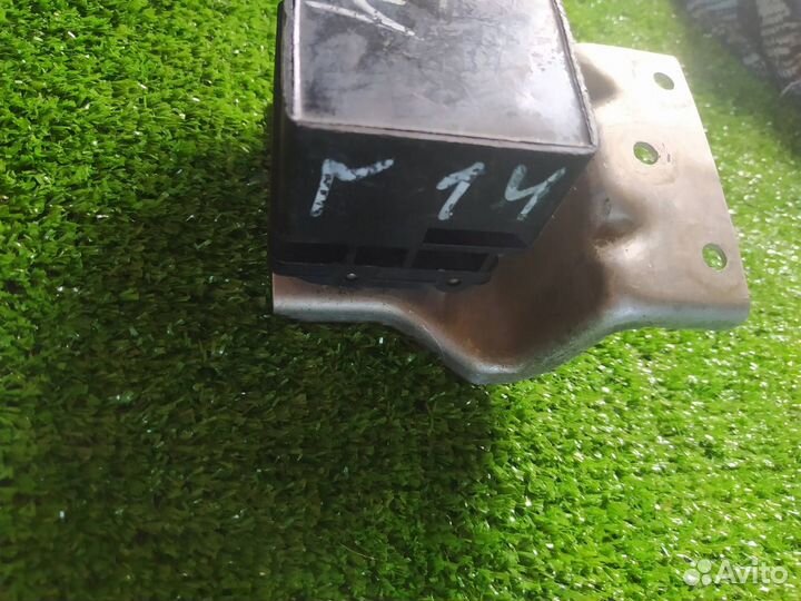 Блок клапанов пневмоподвески Audi A8