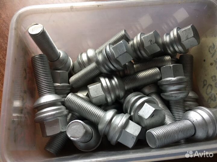 Болт колесный VAG. Tuareg. Q7. Cayenne