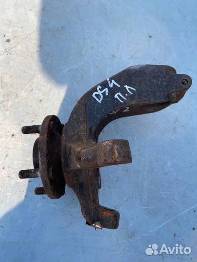 Кулак поворотный передний левый 31212947