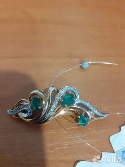 Драгоценная брошь