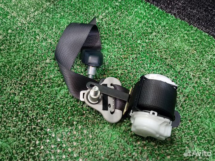 Ремень безопасности задний правый Toyota Fortuner