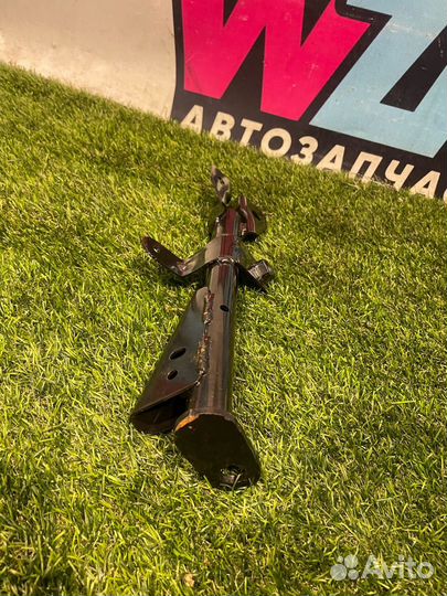 Кронштейн (крепление) правый Fiat 124 2018