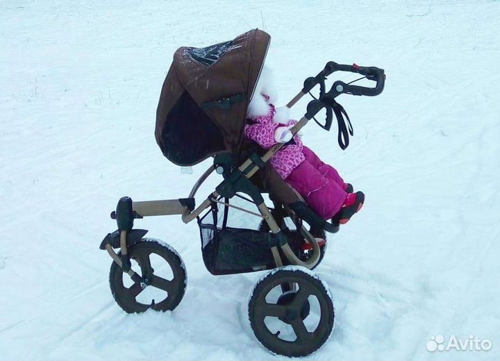 Коляска трехколесная