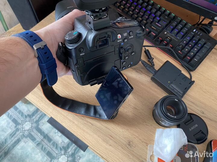 Комплект: Зеркальный фотоаппарат sony a77