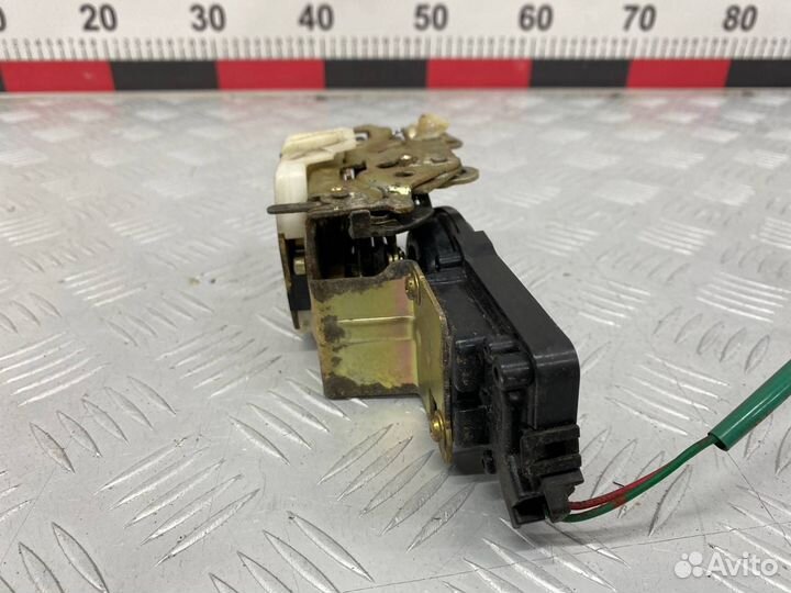 Б/У замок двери задний левый Mazda Demio 1 DW3W B3