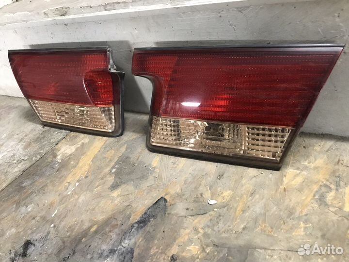 Фонари задние правый-левый Nissan Sunny fb15