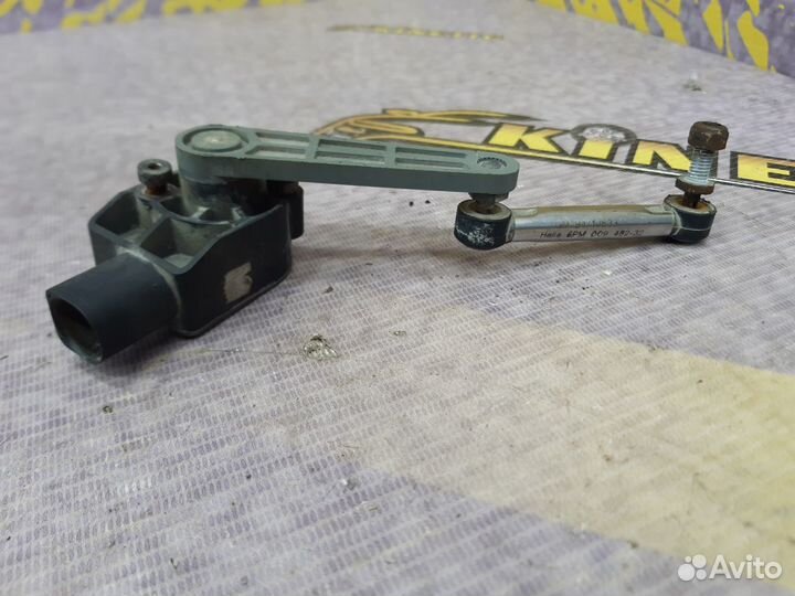 Датчик положения кузова Опель Астра Н седан