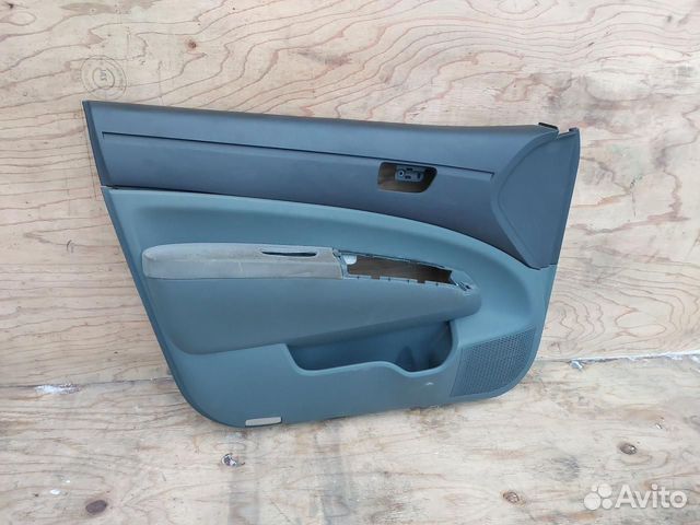 Обшивка двери передней левой Toyota Prius 2