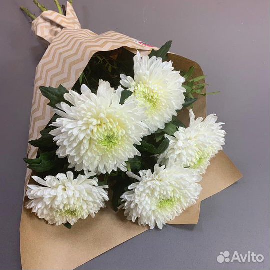 Букет из белых хризантем