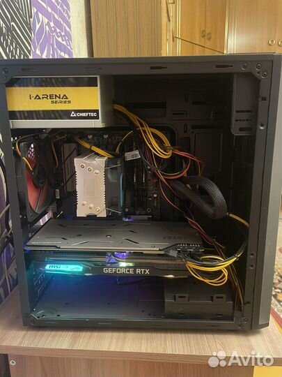 Игровой пк с монитором и клавиатурой