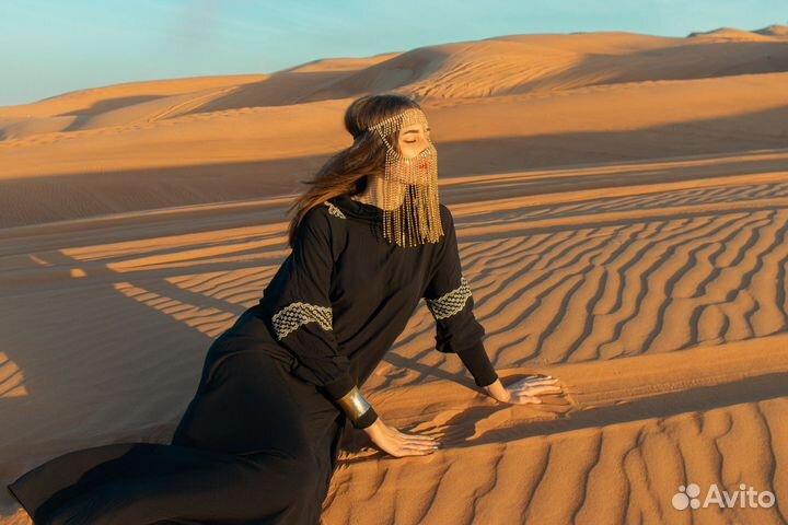 Платье абайя с капюшоном и вышивкой чёрное