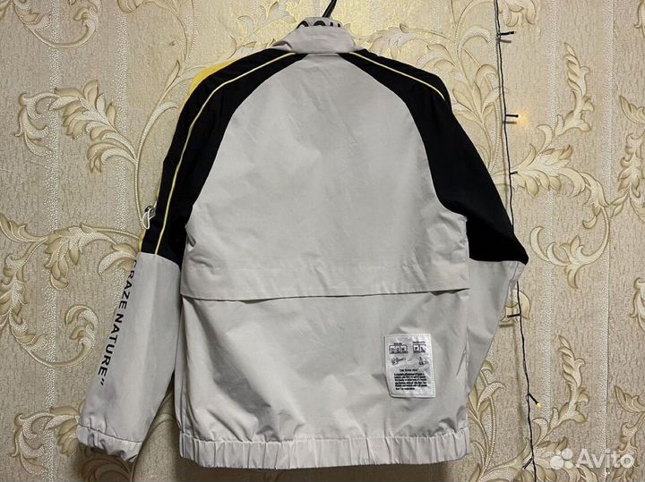 Ветровка стильная