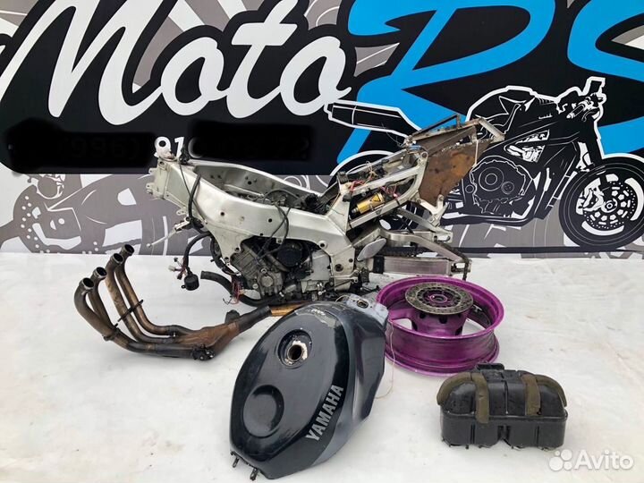 На разборе Yamaha YZF 750 R 1993г