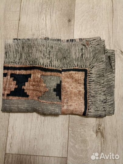 Шарфы и палантины