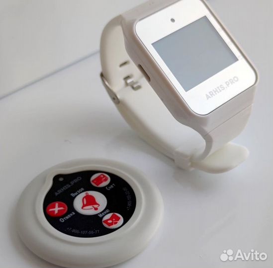 Комплекты вызова персонала: кнопка вызова и часы