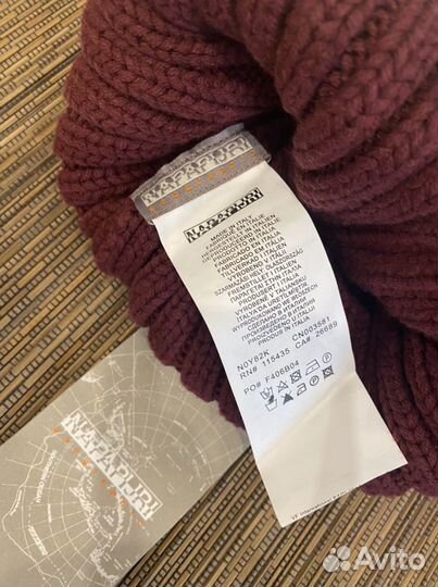 Шапка napapijri с помпоном