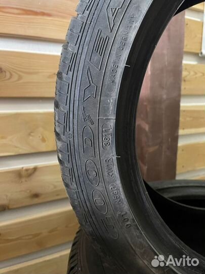 Goodyear UltraGrip Ice 235/45 R17