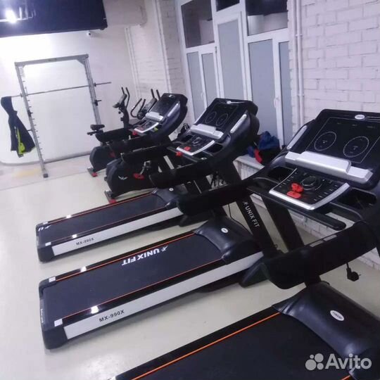 Cбopka тpeнaжepoв, спортивного оборудования и вело