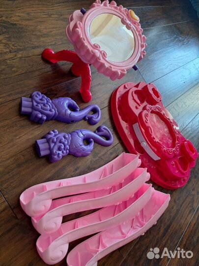 Детский туалетный столик