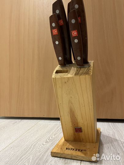 Набор кухонных ножей с подставкой