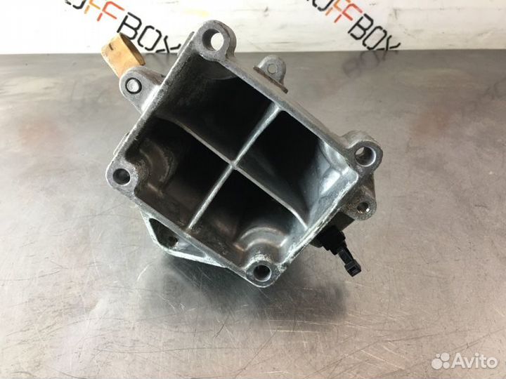 Кронштейн двигателя левый Mercedes E-Class W212