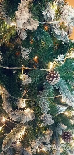 Елка с шишками