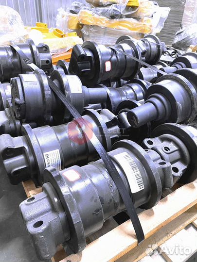 Каток поддерживающий Hitachi ZX210K-3 V9234984V