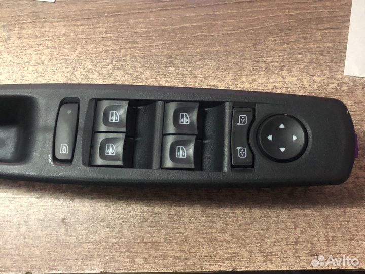 Кнопки стеклоподъемников Renault Fluence Megane