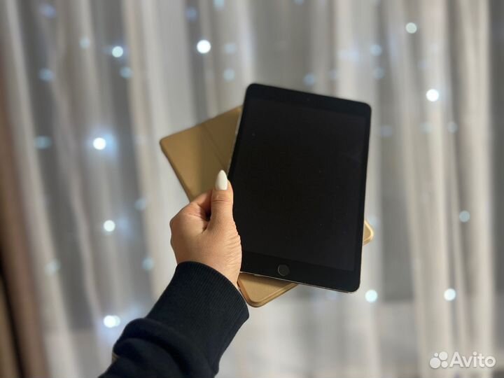 iPad mini 3 на 16 гб + новый чехол