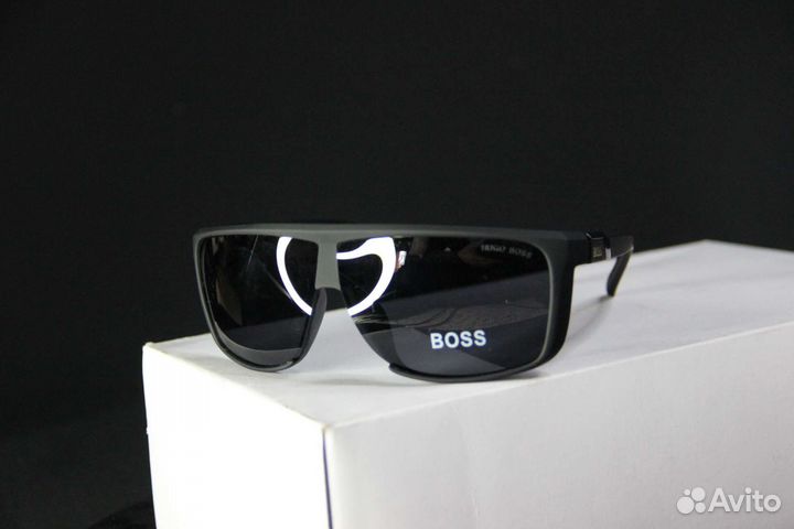 Солнцезащитные очки hugo boss