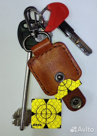 Брелок кожаный для плёночного отражателя.Марочница