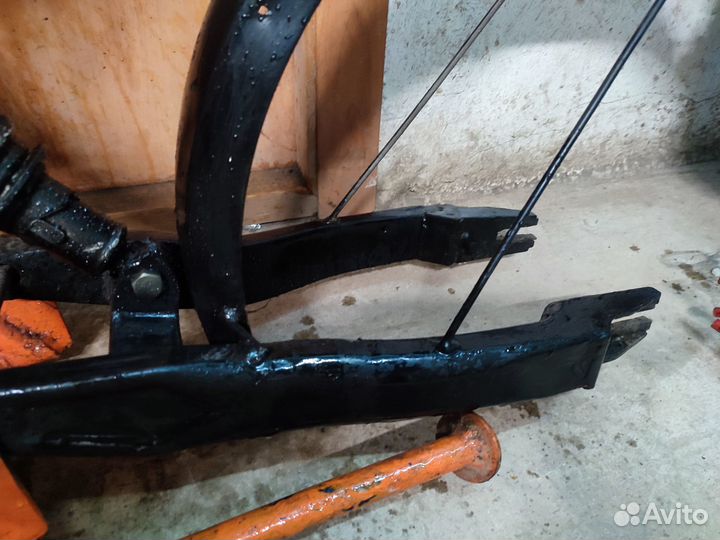 Пространственная рама с амортизатором