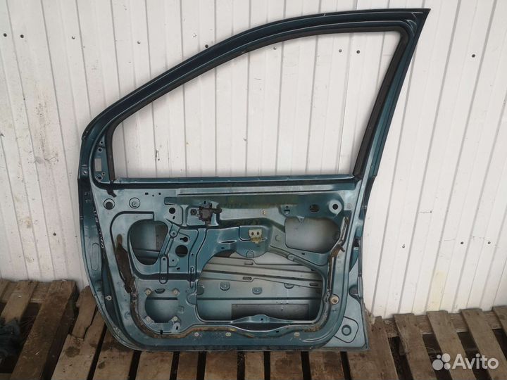 Дверь передняя правая Megan 1