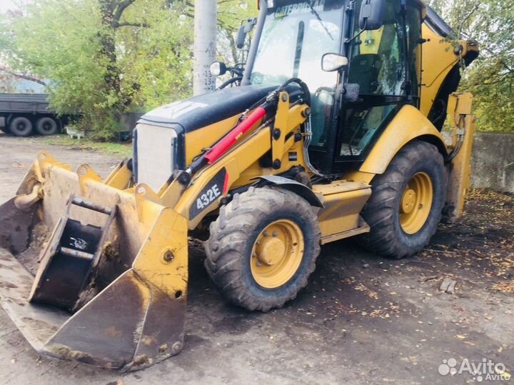 Экскаватор-погрузчик