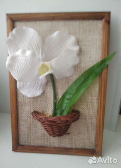 Панно в деревянной рамке. Подснежник