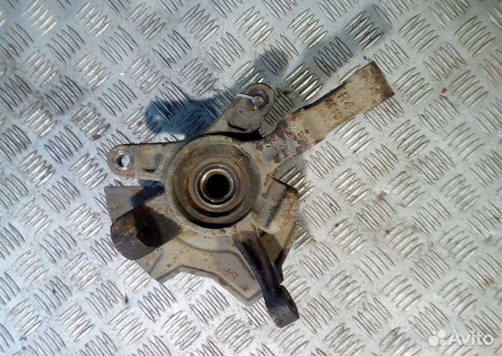 Кулак (ступица) передний правый Chevrolet Aveo
