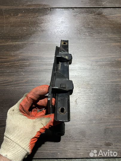 Кронштейн глушителей Harley-Davidson V-Rod 02-06