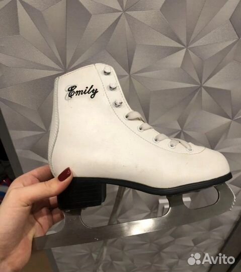 Коньки emily