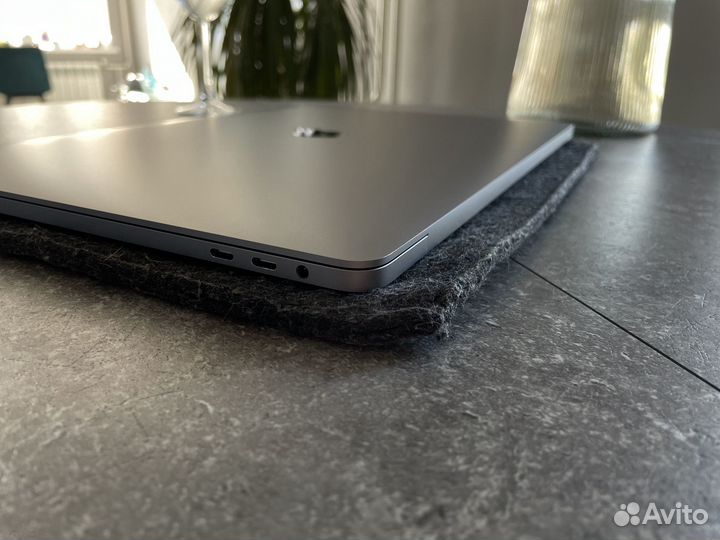 MacBook Pro 16 2019 32/512/i7 как новый