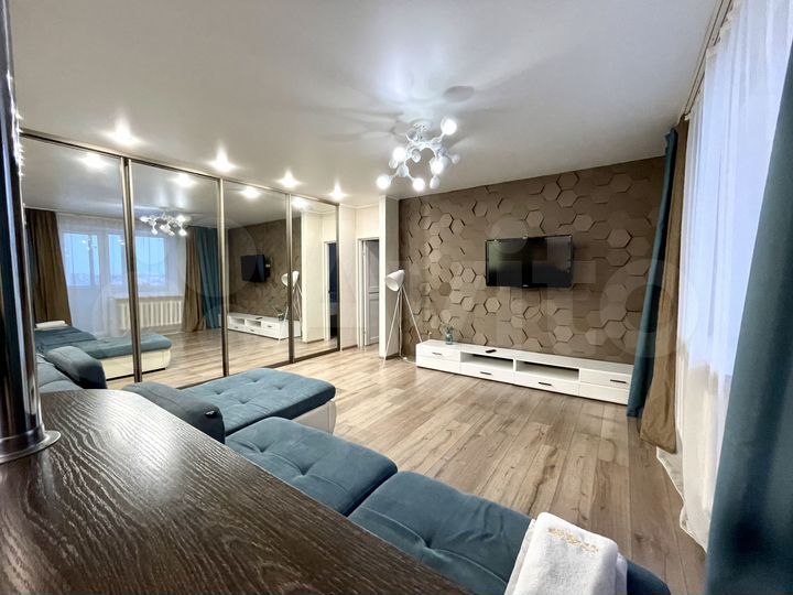 2-к. квартира, 65 м², 8/14 эт.