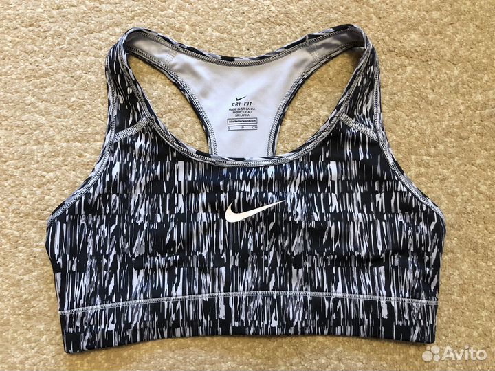 Спортивный топ nike