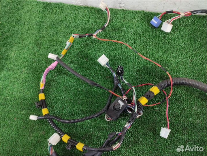 Проводка двери передней правой Lexus RX300 (MCU35