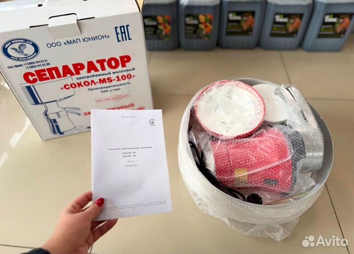 Сепартор пропускает 100 литров молока в час